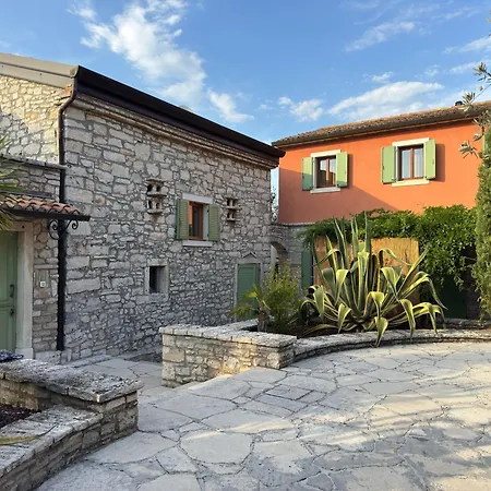 Курортный комплекс Relais Borgo San Nicolo Vilanija